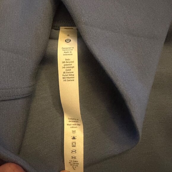 Lululemon NWT M Womens Blue Mock Neck Pullover With Side Pockets Size M - Picture 9 of 9